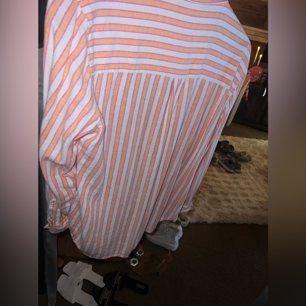 Universal Threads Oversized Button Up - Picture 2 of 2